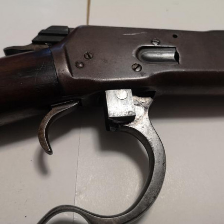 Vendo carabina tigre, en buen estado de maderas y cañón, de pavón peor.
Esta en Valencia y el precio 400. 00