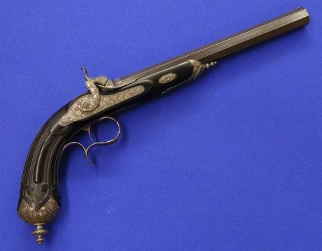 Voy a colocar unas fotos de un arma larga alemana de llave de mecha del siglo XVI. 12