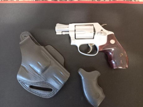 Vendo Revolver Smith-Wesson de dos pulgadas calibre 38, muy ligero pesa tan solo 400 gramos ideal para 02