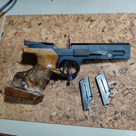 Vendo Fas mod 602 .22 dos cargadores, guiada en F. precio 150 + portes.  Se pude cerrar 00