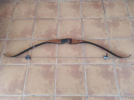 Vendo arco tradicional Martín X200.
60 pulgadas de largo.
45# de potencia.
Precio 250€. 01