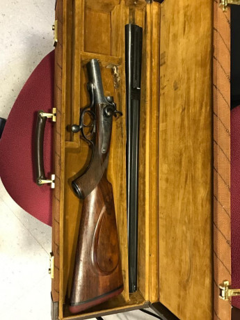 Un amigo me ha pedido que le ponga en venta estas dos maravillas. 

Rifle monotiro Heeren:
- cañon octogonal
- 10