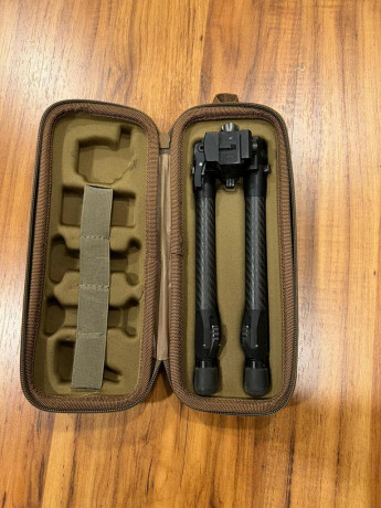 Un amigo me pide que le anuncie dos bipodes, ahí van:

Tier One:

- acabado carbono
- fijación QD a carril 01