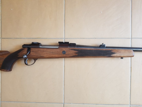 Hola a to2, vendo rifle Sako de cerrojo calibre 300wm, lleva  bases/monturas Shuler y visor Zeiss de 1,5 01