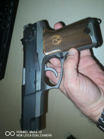 Vendo ruger  9 mm . Guiada en f. Un arma tremendamente robusta.
Dos cargadores , caja original y dos juegos 02