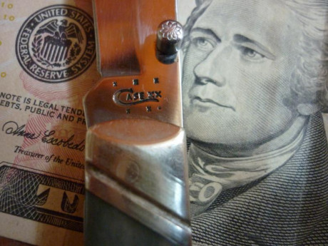 Vendo esta navaja americana. Acero quirúrgico Tru-Sharp, hoja de 8,1 cm, peso 94 gr y cachas sintéticas 21