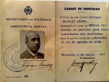  EN RECUERDO Y HOMENAJE A LOS QUE YA NO ESTÁN. 

Si pones en  GOOGLE    PASAPORTES EN LA MEMORIA   da 10