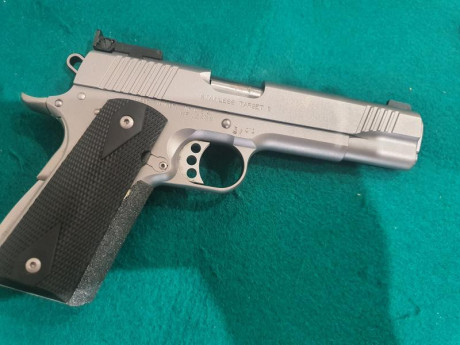 Kimber Target II de estreno junto con Kit Kimber del 22

Ambos con dos cargadores, cajas originales y 01