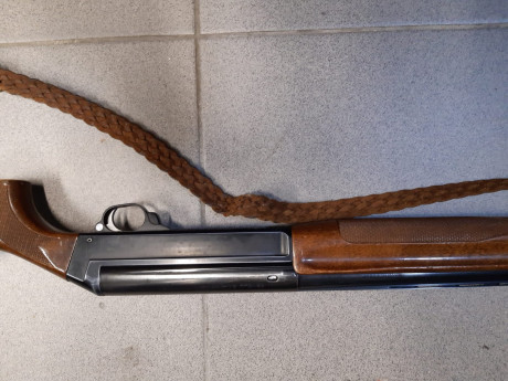 La marca es Benelli, modelo S 121, 3 estrellas bien cuidada un solo dueño esta en madrid si hubiera que 01