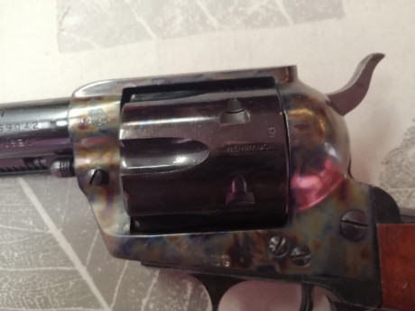 Sin muchas ganas tengo que poner a la venta este revolver, pero tengo que liberar espacio en la F y toca 02