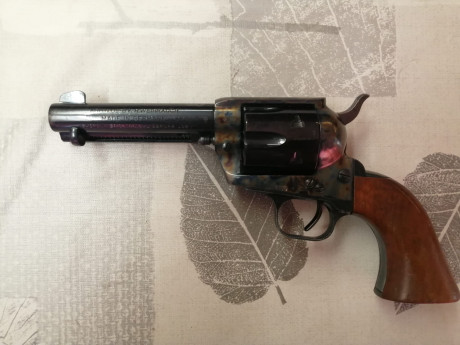 Sin muchas ganas tengo que poner a la venta este revolver, pero tengo que liberar espacio en la F y toca 01