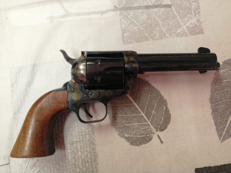 Sin muchas ganas tengo que poner a la venta este revolver, pero tengo que liberar espacio en la F y toca 00