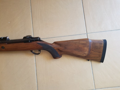 Hola a to2, vendo rifle Sako de cerrojo calibre 300wm, lleva  bases/monturas Shuler y visor Zeiss de 1,5 11