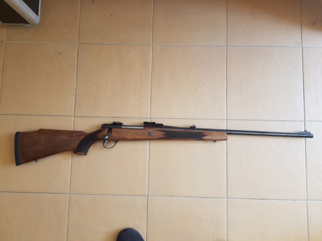 Hola a to2, vendo rifle Sako de cerrojo calibre 300wm, lleva  bases/monturas Shuler y visor Zeiss de 1,5 10