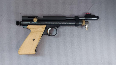 Buenas:
Después de mucho tiempo conmigo, pongo a la venta mi Crosman 2240. Aunque poco queda de la original, 02