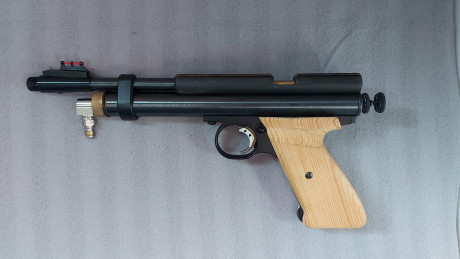 Buenas:
Después de mucho tiempo conmigo, pongo a la venta mi Crosman 2240. Aunque poco queda de la original, 01