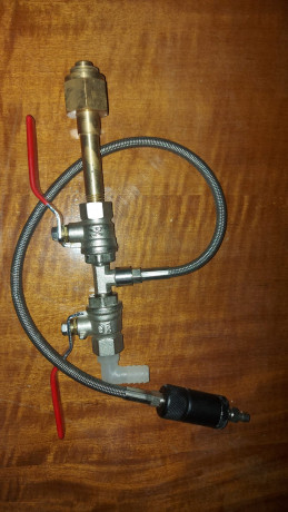 Buenas:
Después de mucho tiempo conmigo, pongo a la venta mi Crosman 2240. Aunque poco queda de la original, 11