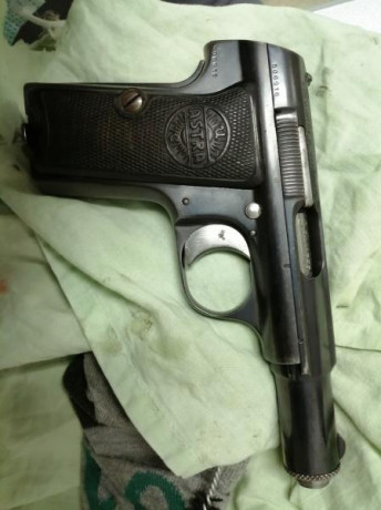 Hola, cambio pistola ASTRA 300 en Libro de coleccionista por LLAMA III de primera época, (1936 a 1952) 00