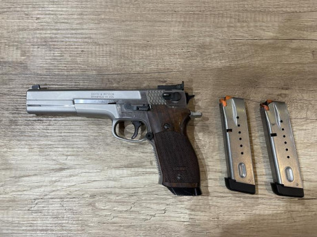 Pongo a la venta mi S&W target champion del 9 mm de 6' con dos cargadores y maletín original por dejar 00