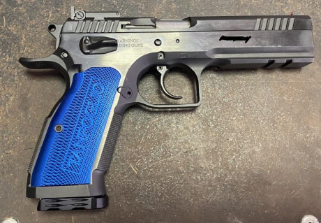 Vendo una magnífica Tanfoglio Stock-III.
Impecable, pocos tiros, recién afinada con piezas Eemann Tech. 01