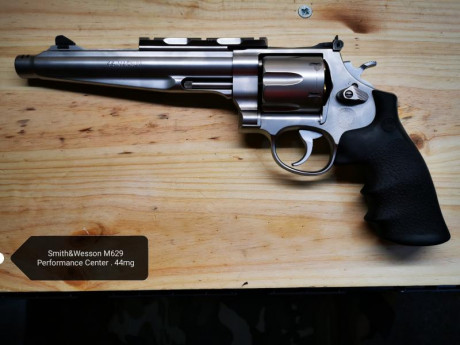 Se vende excelente revolver

Marca: S&W
Modelo: M629 Performance Center  
Calibre .44 Magnum

Un juguete 00