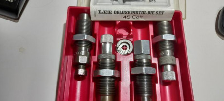 vendo die de lux 45 colt
precio 45€ + 8€ envio correos 
apenas uso 00