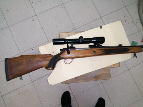 Hola a to2, vendo rifle Sako de cerrojo calibre 300wm, lleva  bases/monturas Shuler y visor Zeiss de 1,5 22