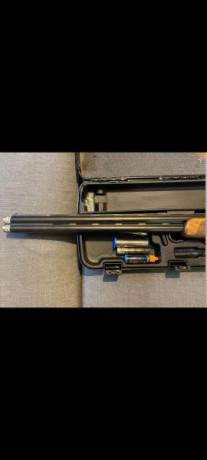 Buenas , pongo este anuncio a petición de un amigo que quita esta escopeta Beretta 690  Sporting 
de derecho 01