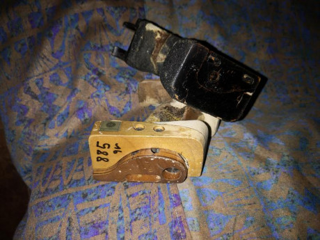 Pues eso se venden dos cachas están modificadas con pasta de madera para mi, me falta la primera falange 02