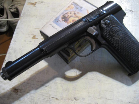 Vendo pistola ASTRA 400. Buen estado, mínimos defectos del arma que hago visibles de forma clara en las 01