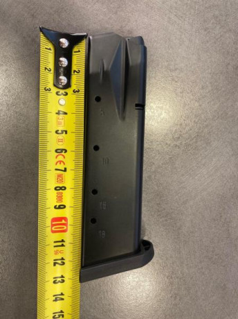 Vendo dos cargadores para la Sig Sauer P226 de la marca Mec-Gar, totalmente nuevos. Uno de ellos lo abrí 51