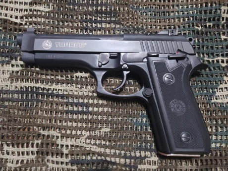 Taurus PT99 AF , en perfecto estado ,se puede decir que reestreno, como nueva , nunca usada en recorridos 01