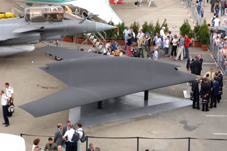 ENSAYOS EN EL TUNEL DE VIENTO PARA EL nEUROn

La compañía sueca Saab, miembro del consorcio nEUROn, está 00