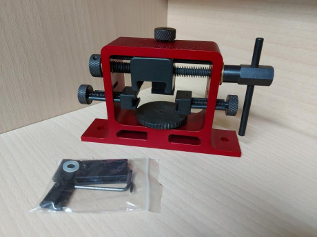  Vendida a un compañero del foro 

Vendo herramienta para el ajuste y o montaje de alzas de arma corta. 01