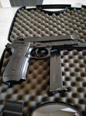 Hola se vende Beretta del calibre 6 mm usada una vez para probarla  precio 80 euros teléfono 692336941 02