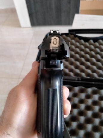 Hola se vende Beretta del calibre 6 mm usada una vez para probarla  precio 80 euros teléfono 692336941 00