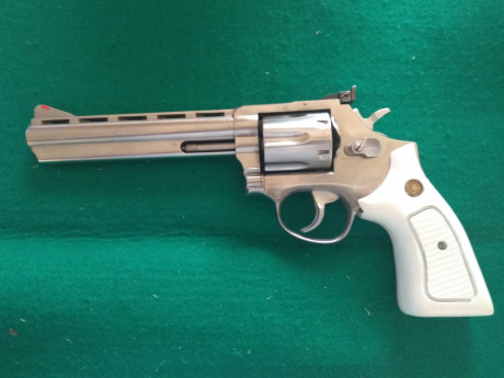Buenos días pongo ala venta este precioso taurus calibre 357 magnum muy cuidado su precio son 350€ portes 02