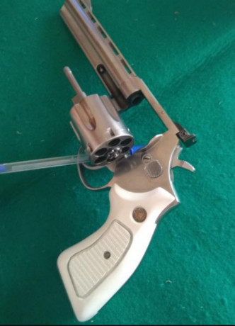 Buenos días pongo ala venta este precioso taurus calibre 357 magnum muy cuidado su precio son 350€ portes 01