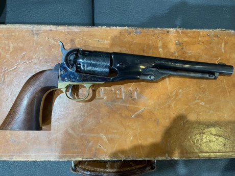 Pongo a la venta un revolver pietta del 44 por dejar la afición , no me interesan cambios, el arma esta 00