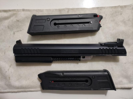 Muy buenas.
El arma esta en perfectas condiciones. Usada para tiro de precision. El kit del 22 esta completamente 11