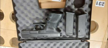 Se vende Glock 19, calibre 9mm, con dos cargadores y estuche.
(375€) (RESERVADA) 01