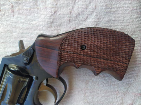   VENDIDO   Cargador original HK para USP STANDARD, aunque también vale para el modelo Compact, estado 131