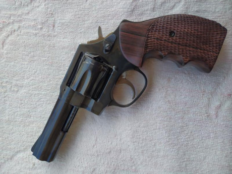   VENDIDO   Cargador original HK para USP STANDARD, aunque también vale para el modelo Compact, estado 130