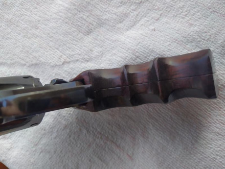   VENDIDO   Cargador original HK para USP STANDARD, aunque también vale para el modelo Compact, estado 140