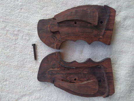   VENDIDO   Cargador original HK para USP STANDARD, aunque también vale para el modelo Compact, estado 160