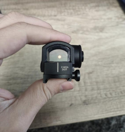 Punto rojo steiner MRS como nuevo. Enlace con características. 
https://www.steiner.de/de-de/es_ES/cat/productos-10986/shooting-10951/Sights-10917/Micro-Reflex-Sight-10927/
250€ 01