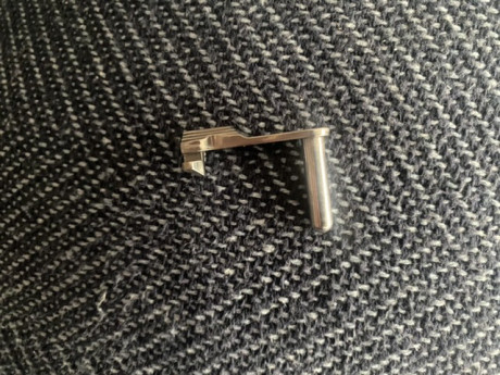 Compro alza tipo bomar  para 1911 en buenas condiciones 
Compro / cambio por retenida de corredera de 01