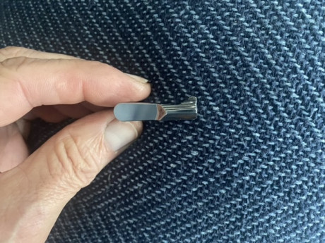 Compro alza tipo bomar  para 1911 en buenas condiciones 
Compro / cambio por retenida de corredera de 00