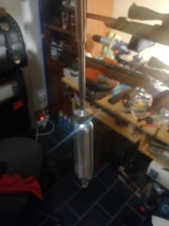 Pues me he comprado una pistola de co2 y la he tenido varios dias con la bombona puesta hasta que he agotado 71