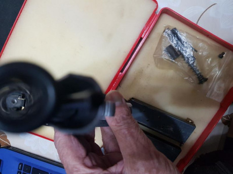  VENDIDA RETIRAR ANUNCIO   Se vende Pistola LLAMA Rebajada  Minimax 45" Bicolor,Compacta copia de 00